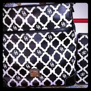 Dooney sanibel crossbody black and white